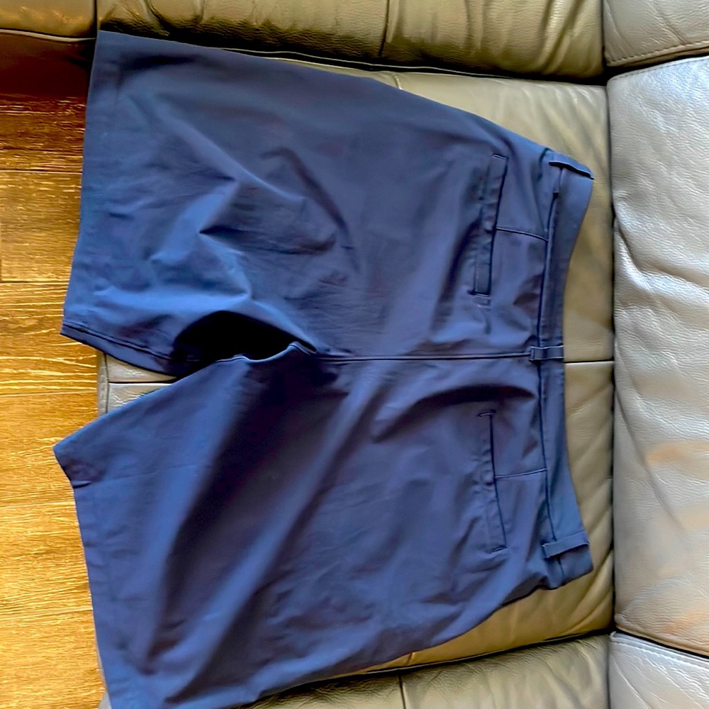 Lululemon - Relaxed Fit Short 36